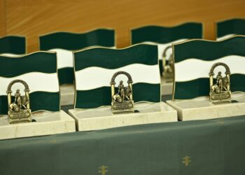 Las Banderas de Andalucía del 28F reconocen el alto nivel de compromiso, la excelencia y el liderazgo de Málaga