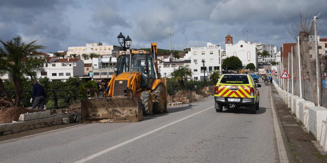 Casares inicia una campaña de recogida de fondos para las familias de El Secadero y Tesorillo «que lo han perdido todo»