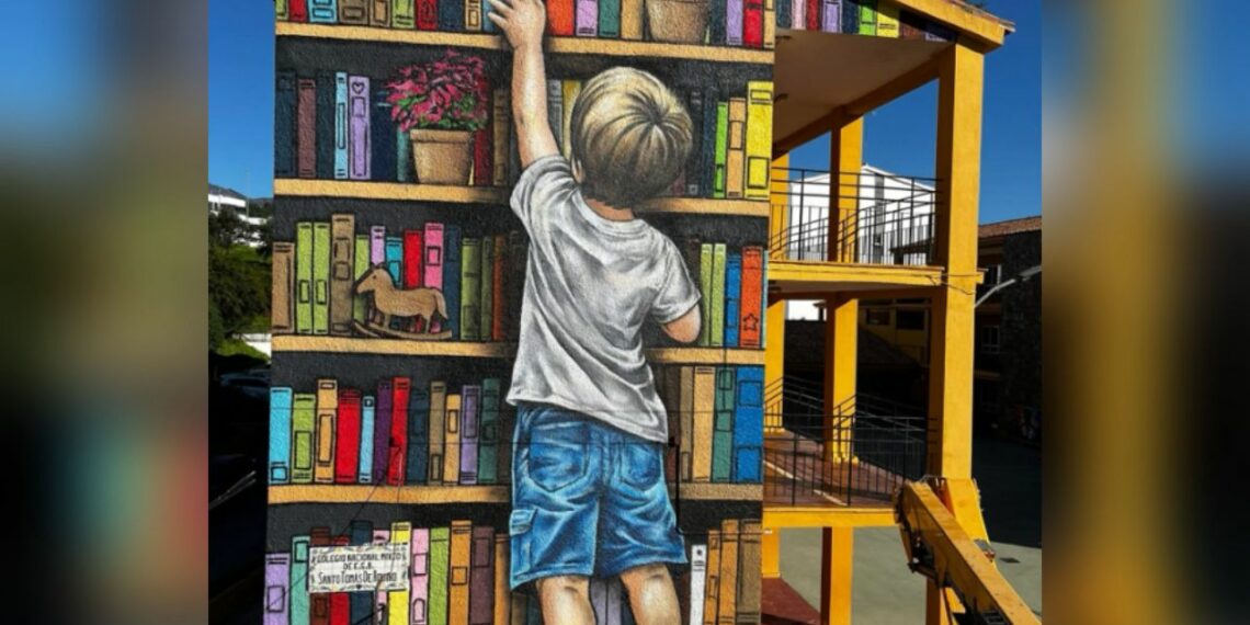 El CEIP Santo Tomás de Aquino de Estepona estrena un espectacular mural que «habla de infancia, oportunidades y futuro»