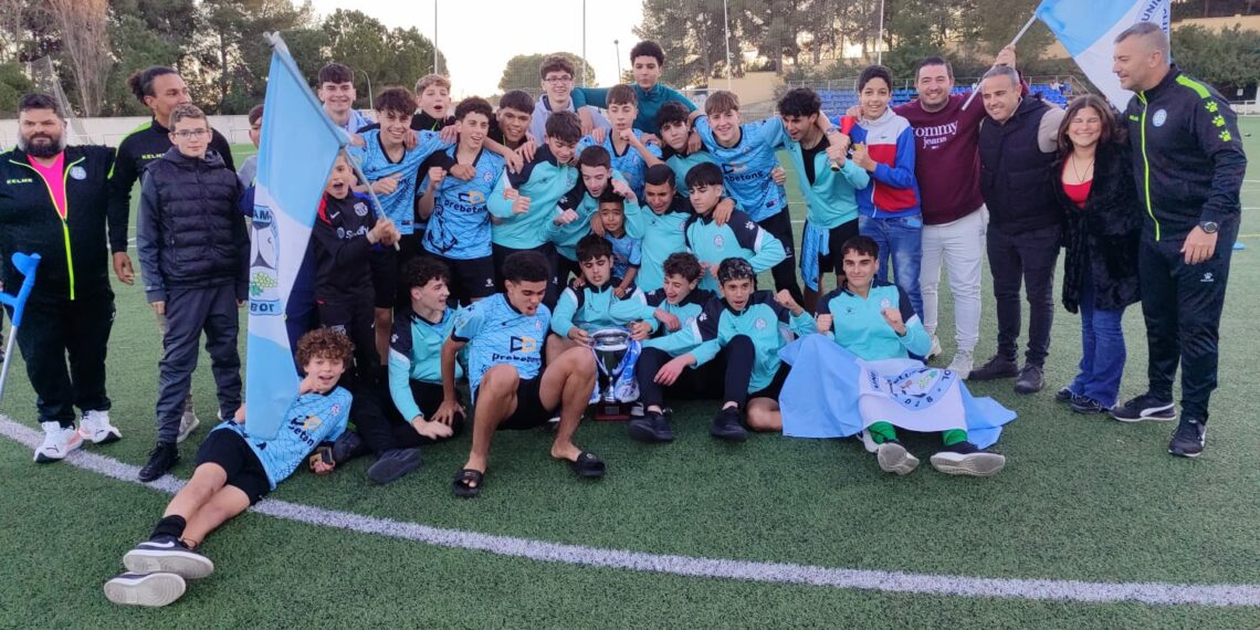 El Unión Manilva celebra una temporada brillante de su 4ª Cadete A