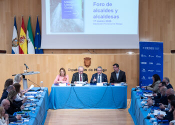 Málaga da luz verde a la constitución de una Comisión territorial que impulsará el plan de acción de seis foros de alcaldes celebrados entre 2024 y 2025