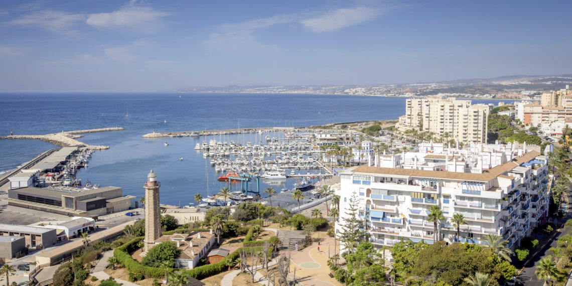 Estepona consolida su liderazgo en creación de empleo y se mantiene a la cabeza de los municipios con menor tasa de paro en Andalucía