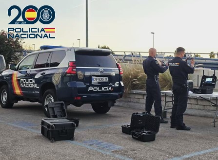 Detenido en Marbella un piloto de drones no autorizado que utilizaba un título falsificado para operar en grandes eventos