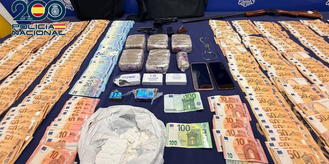 Detenido un hombre que efectuó disparos intimidatorios desde la ventana de un inmueble en el barrio malagueño de Las Castañetas