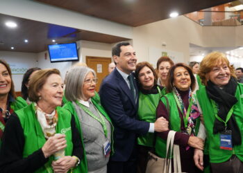 Andalucía avanza contra el cáncer: cinco veces más de inversión y el doble de profesionales en siete años