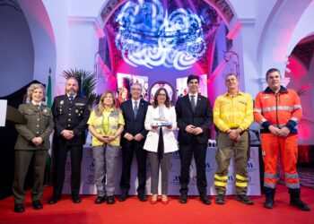 Navarro recibe un reconocimiento en el Día del Patrón de los Bomberos por su gestión en las emergencias