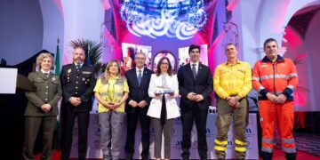 Navarro recibe un reconocimiento en el Día del Patrón de los Bomberos por su gestión en las emergencias