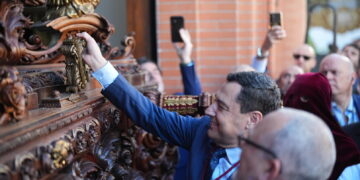 Moreno destaca la Semana Santa como «uno de los grandes atractivos» de Andalucía y anima a conocerla