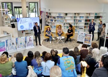 La Biblioteca Fernando Alcalá Marín acoge la segunda edición de ‘Momento Woman’, con la presentación de dos nuevos libros solidarios
