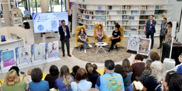 La Biblioteca Fernando Alcalá Marín acoge la segunda edición de ‘Momento Woman’, con la presentación de dos nuevos libros solidarios