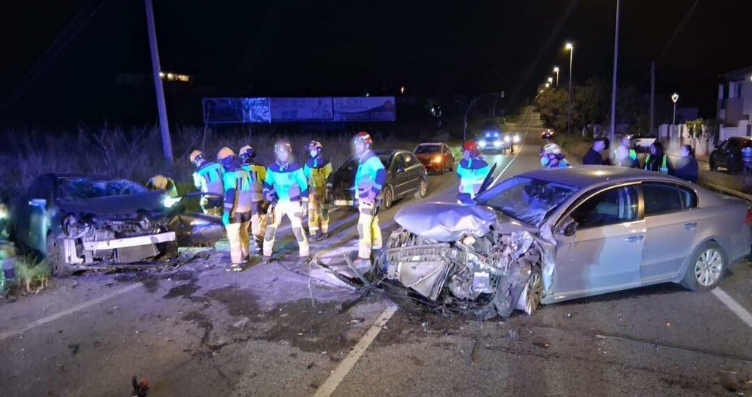 Cinco heridos en Málaga en una colisión entre tres turismos en Churriana