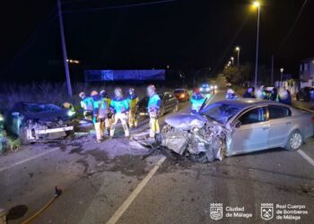 Cinco heridos en Málaga en una colisión entre tres turismos en Churriana