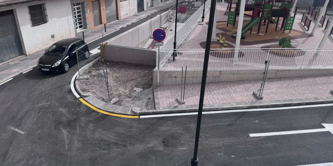 Mijas abre al tráfico los viales y la plaza en superficie del aparcamiento de Los Santos