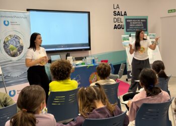 Aguas de Torremolinos inicia las sesiones de Aqualogía, su programa de concienciación ambiental