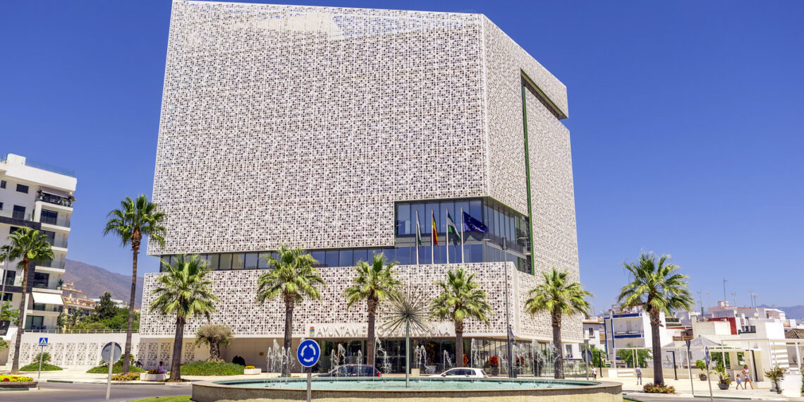 Estepona pide al Gobierno central implicación para resolver los problemas del litoral