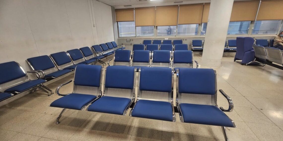 El Hospital Clínico de Málaga renueva el mobiliario del servicio de Urgencias