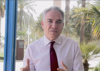 Bendodo pide al Gobierno la creación de un puente aéreo entre Málaga y Madrid para paliar los efectos de la supresión de la línea directa de AVE