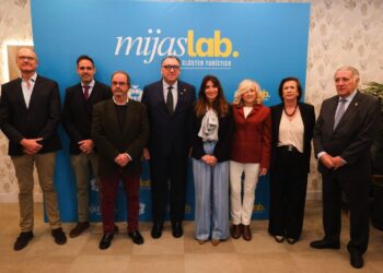 La Junta destaca el liderazgo turístico de Mijas y reclama soluciones urgentes para garantizar la conectividad en la Costa del Sol