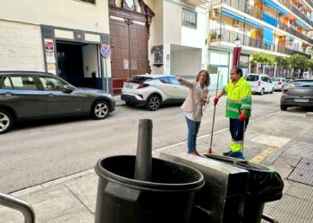 El Ayuntamiento de Fuengirola refuerza el servicio de limpieza en Semana Santa con un dispositivo especial de 66 operarios