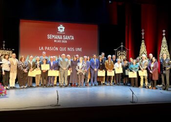 Mijas reconoce la labor religiosa y solidaria de las hermandades de la Semana Santa en un acto honorífico