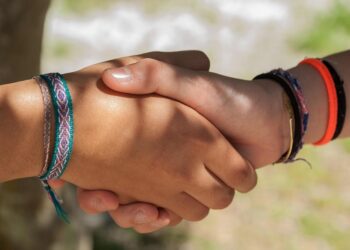 Mejoras en las zonas de ejercicio al aire libre del paseo marítimo con nuevas máquinas biosaludables en las playas del Ancón, Casablanca y Nagüeles