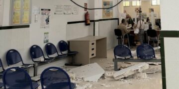 Cae parte del techo de una sala de espera del centro de salud de San Miguel en Torremolinos