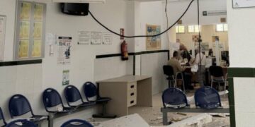 Cae parte del techo de una sala de espera del centro de salud de San Miguel en Torremolinos