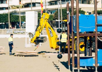 Renovados más de 1.000 metros de pasarelas en las playas de Marbella y ampliados a tres metros de anchura para mejorar la accesibilidad