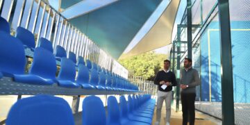 Marbella mejora la pista de frontenis del polideportivo Paco Cantos