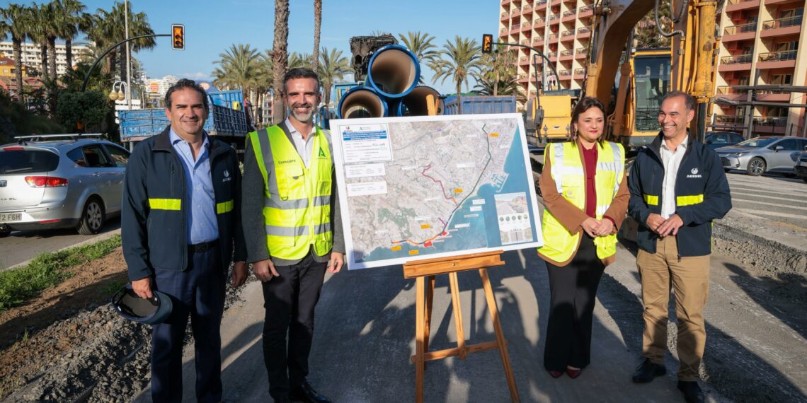 El consejero Ramón Fernández-Pacheco visita las obras de la autovía del agua entre Benalmádena y Torremolinos