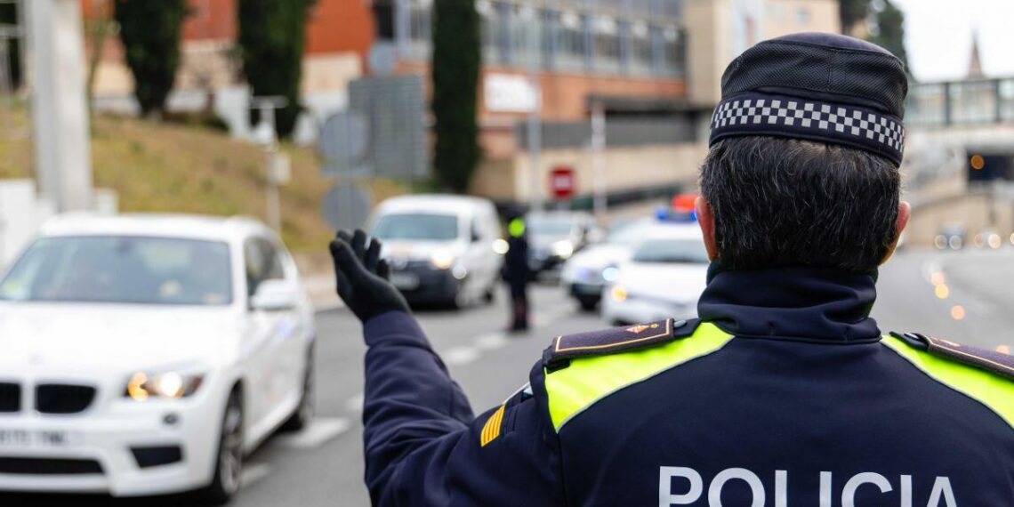 Detenido tras huir de un control policial y provocar una persecución de 10 kilómetros en la Costa del Sol