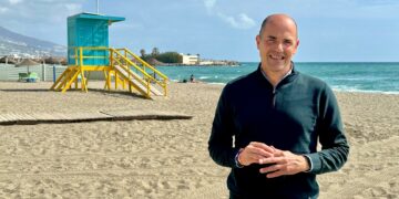 El Ayuntamiento de Fuengirola refuerza el servicio de limpieza en Semana Santa con un dispositivo especial de 66 operarios