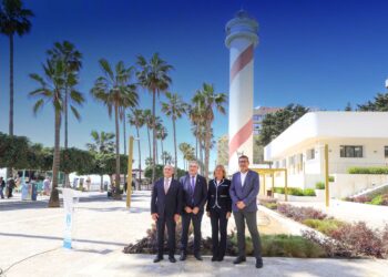 Marbella estrena nuevas instalaciones de la Oficina de Turismo e incorpora un Aula del Mar en el Faro de la ciudad