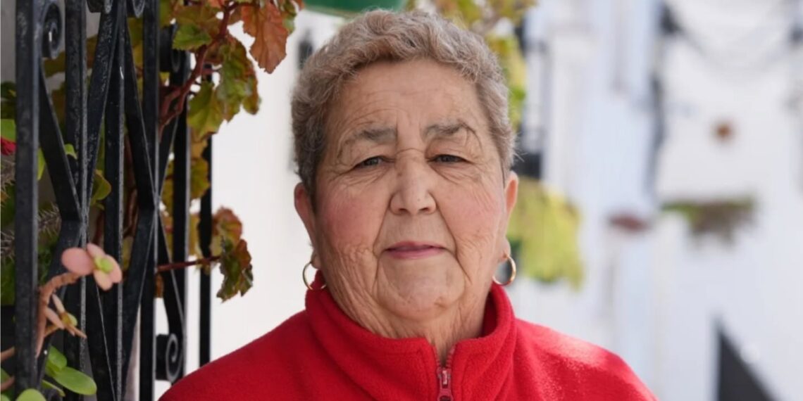 Casares reconoce a Carmen ‘La Cuca’ como la ‘Mujer del Año’ por «su forma de ser, su amor por su pueblo y su lucha personal»