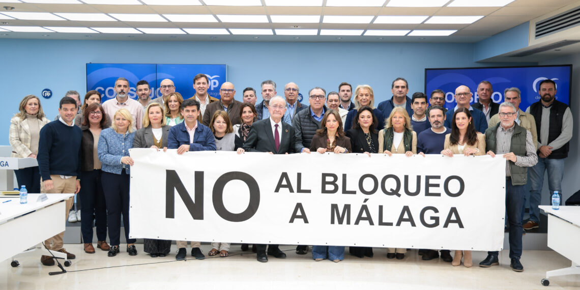 El PP pide al PSOE que aclare “si está con Puente y sus insultos o con Málaga y las soluciones” para acabar con la crisis ferroviaria