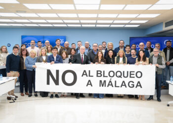 El PP pide al PSOE que aclare “si está con Puente y sus insultos o con Málaga y las soluciones” para acabar con la crisis ferroviaria