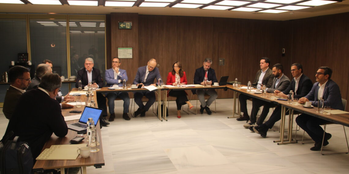 El PP exige al Gobierno “gestos de apoyo” al sector turístico tras volver a retrasar la llegada del AVE a Málaga y le pide que no suba el peaje en Semana Santa