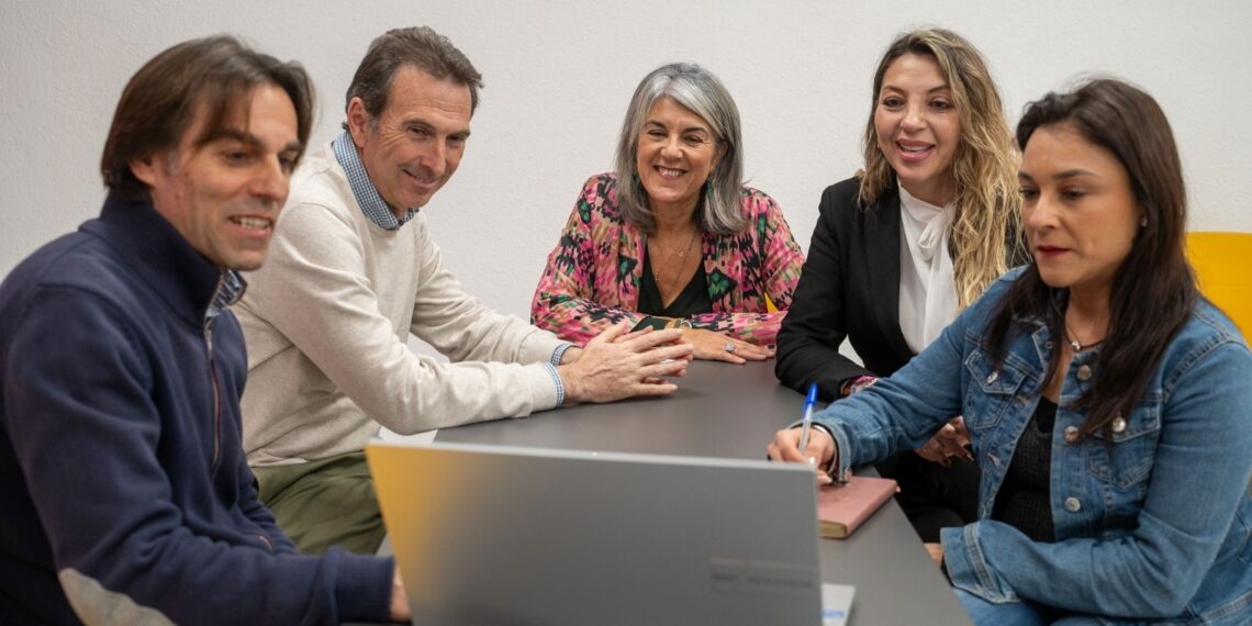 Benalmádena presenta el estudio sobre viviendas vacías a Stop Desahucios