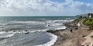 La alcaldesa de Mijas señala el perjuicio a la economía por el parón de la alta velocidad y urge al Gobierno de España a acortar plazos
