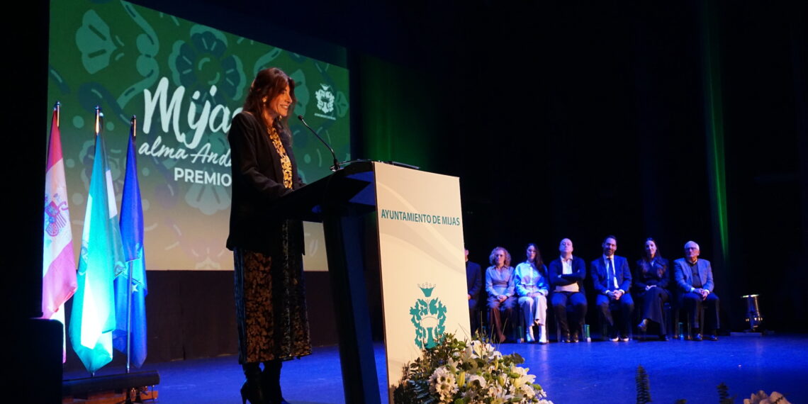 Ana Mata destaca los valores de humanismo, solidaridad, tolerancia y trabajo de los premiados en la celebración del 28-F