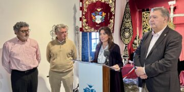 Mijas incorpora a su patrimonio el pendón municipal, una obra artesanal para representar a la Corporación