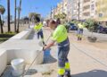 Estepona intensifica las labores de limpieza de cara a Semana Santa con más personal y maquinaria
