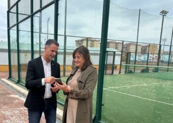 El Ayuntamiento de Fuengirola moderniza el acceso a las pistas de pádel del Elola con un nuevo sistema digital de reservas