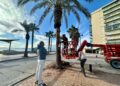 El Ayuntamiento de Fuengirola refuerza el servicio de poda para actuar en más de 3.500 palmeras y naranjos de la ciudad