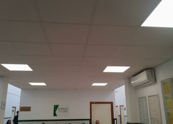 El techo de la sala de espera del centro de salud de San Miguel ya ha sido reparado y sustituido