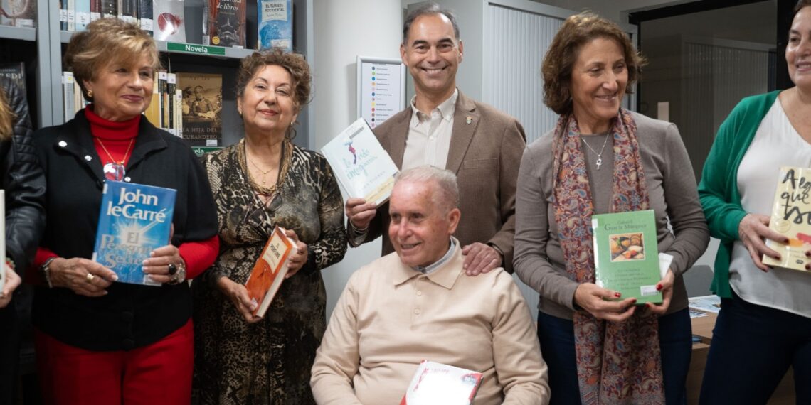 Inaugurado un nuevo punto de lectura en el Centro de Participación Activa Anica Torres de Benalmádena