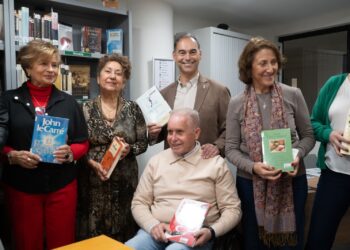 Inaugurado un nuevo punto de lectura en el Centro de Participación Activa Anica Torres de Benalmádena