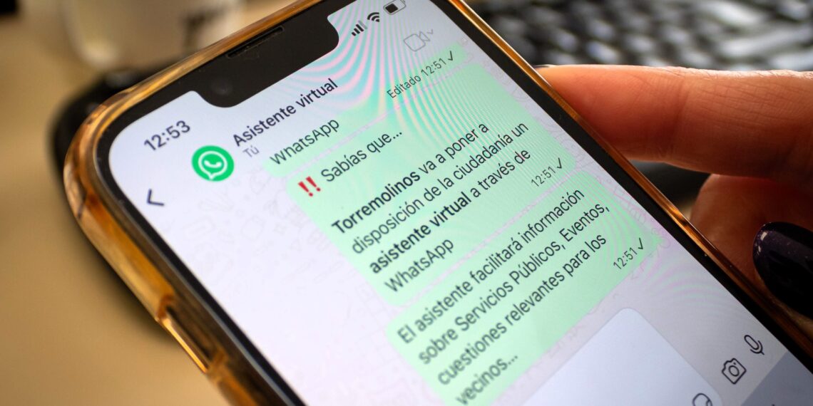 El Ayuntamiento de Torremolinos creará un asistente virtual a través de WhatsApp disponible las 24 horas y multilingüe