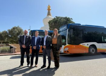 Benalmádena refuerza la línea 103 con nuevos autobuses más modernos y amplía su horario nocturno
