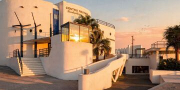 Lara y Bergillos revisan sobre el terreno el proyecto para la reforma integral del Centro Náutico